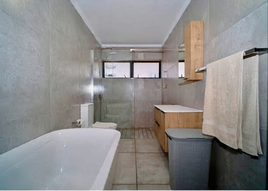 3 Bedroom Property for Sale in Calypso Beach Western Cape